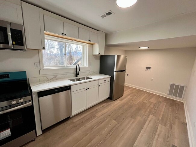 Building Photo - 500 Ridge St