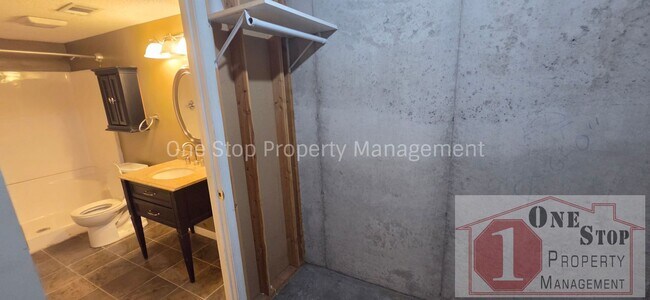 Building Photo - Beautiful 3 Bedroom & 2 Bathroom Home!