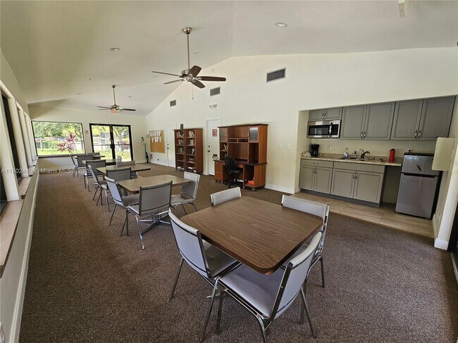 Building Photo - 9520 Seagrape Dr