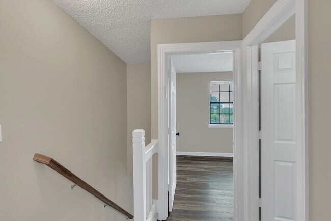 Building Photo - AVAILABLE NOW. 2 BD 1 1/2 BATH. CLOSE TO E...
