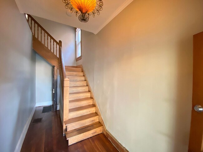 Building Photo - 686 Neil Ave