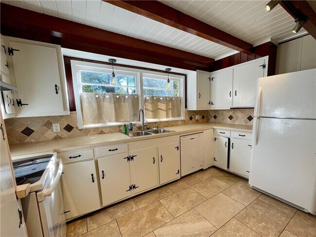 Building Photo - 21 Opal St