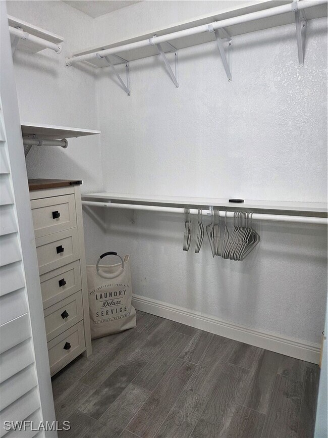 Building Photo - 22161 Tallwood Ct