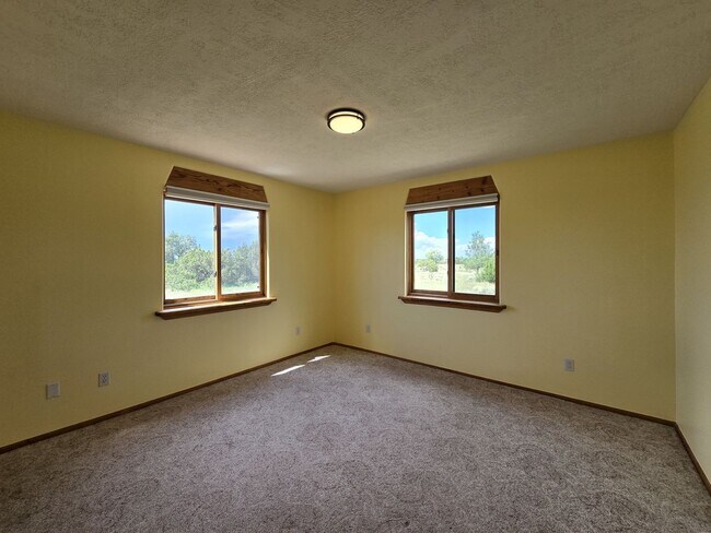 Building Photo - 19 Camerada Rd