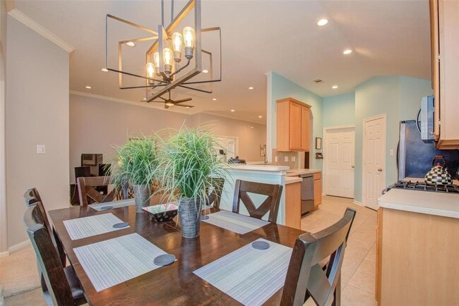 Building Photo - 15950 Cottage Ivy Cir