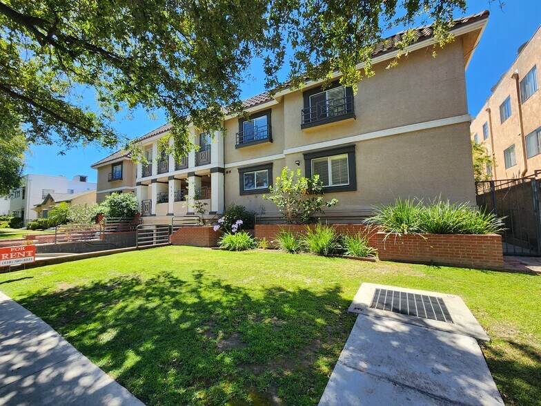 Building Photo - 420 Riverdale Dr