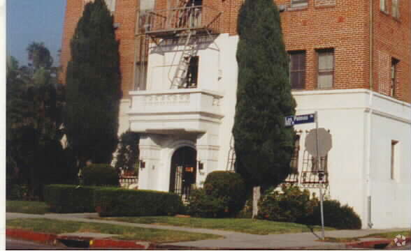 Primary Photo - 800 N Las Palmas Ave