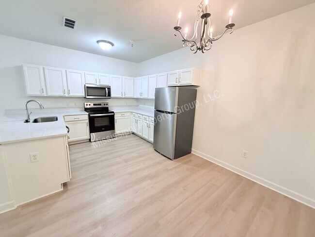 Building Photo - 2BR/2BA