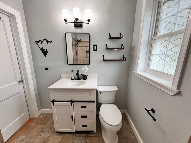 Building Photo - 6616 E Wakefield Dr