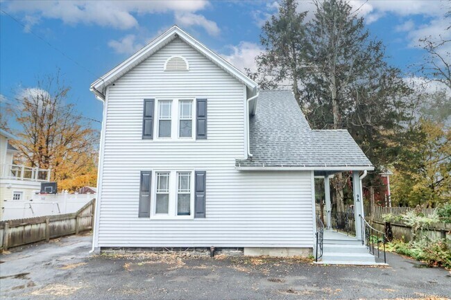 Building Photo - 9 Nicholas Square