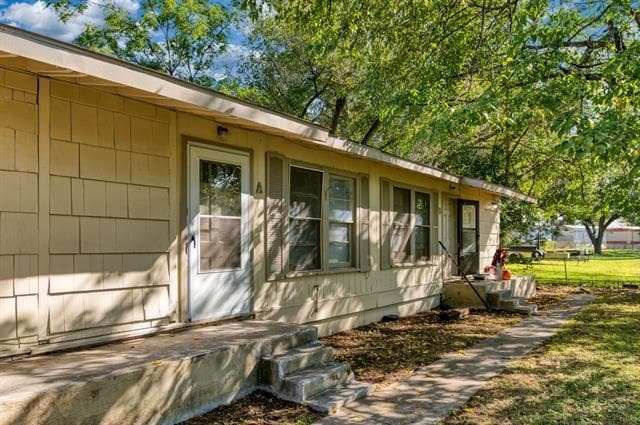 Building Photo - 6161 Brocks Ln