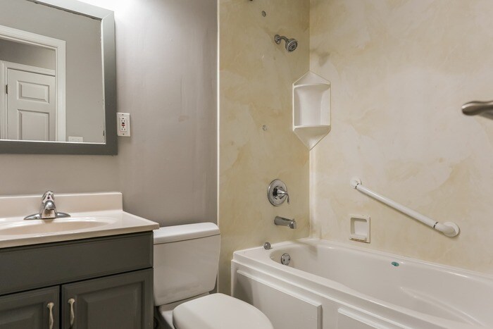 Building Photo - 913 N Arapaho St