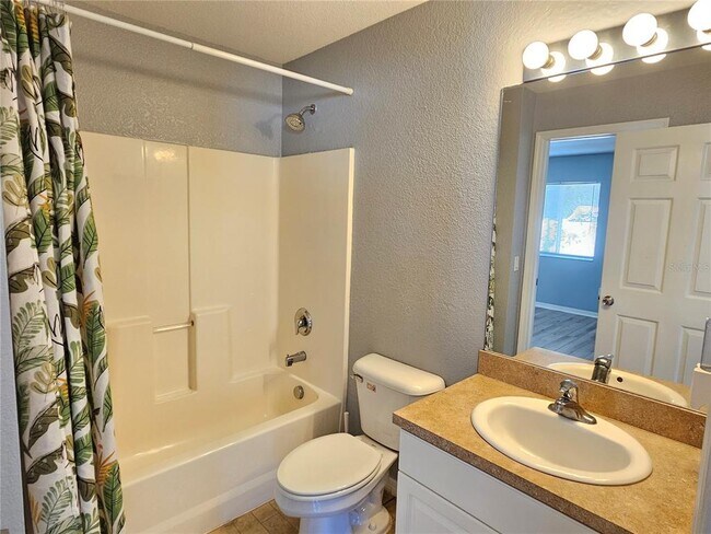 Building Photo - 8470 Drolet Ave