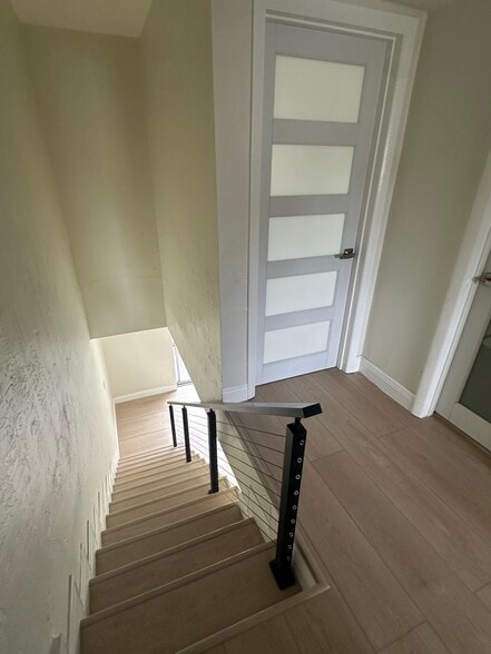 Building Photo - 465 Swallow Dr