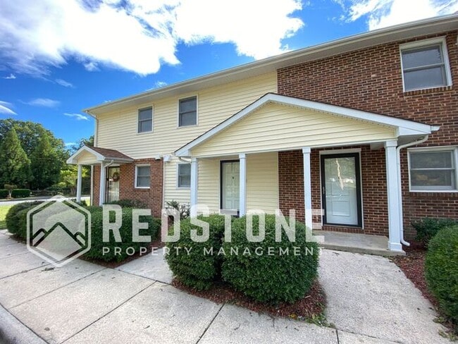 Building Photo - 2 Bedroom, 1.5 Bath - Townhouse