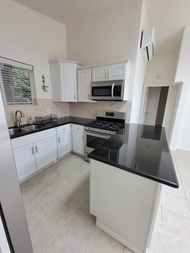 Building Photo - 5011 Lockhaven Ave