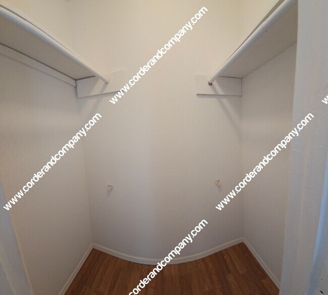 Building Photo - Nice 3 Bedroom, 2 Bathroom and 1,120 Sq Ft...