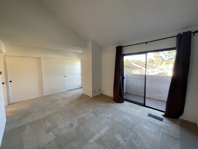 Building Photo - 8722 Villa La Jolla Dr