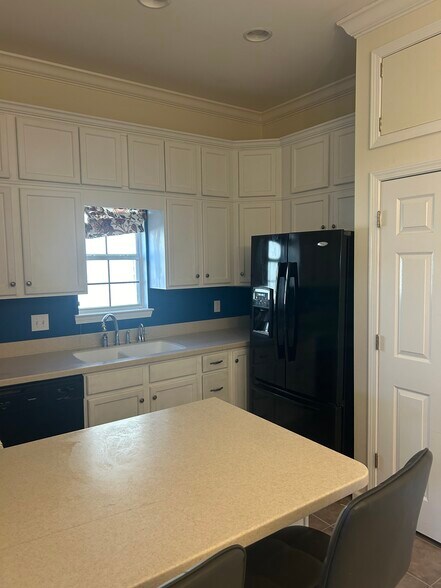 Building Photo - 4 Yacht Club Dr