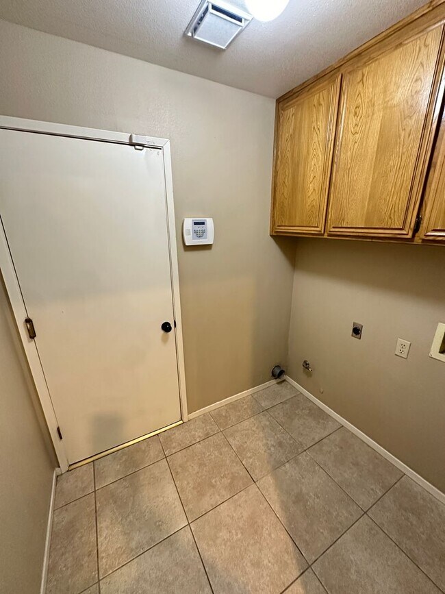 Building Photo - 6308 Quaking Aspen St