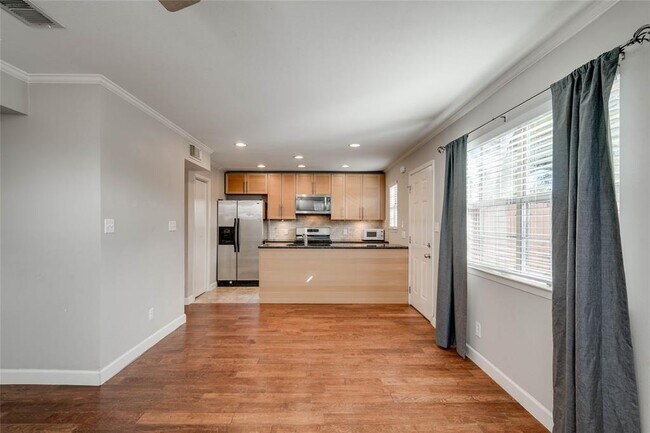 Building Photo - 2101 Polaris Ave