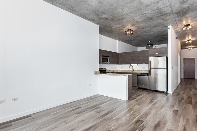 Building Photo - 235 W Van Buren St