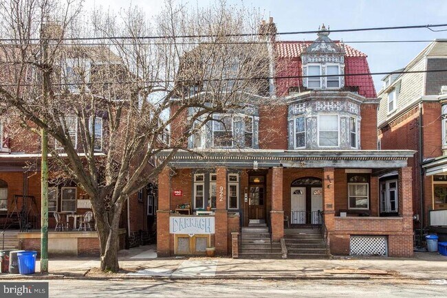 Building Photo - 922 S 49th St