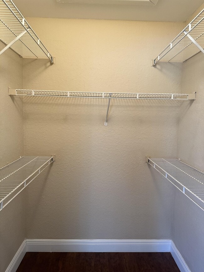 Building Photo - 2831 N Oakland Forest Dr