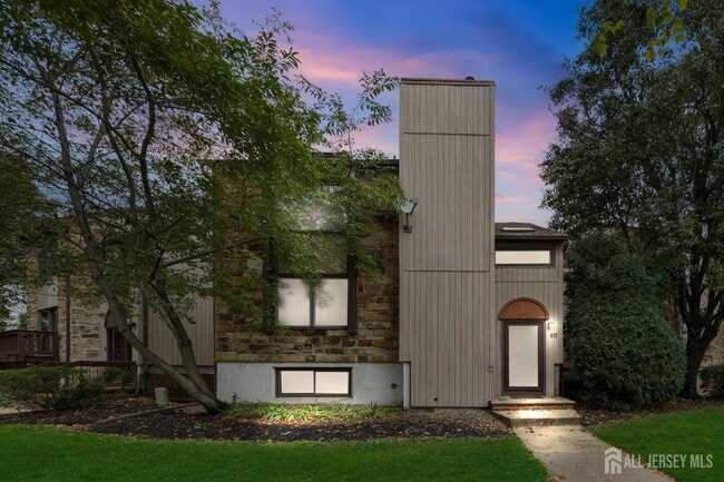 Building Photo - 65 Diamond Ln