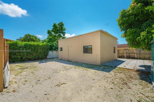 Building Photo - 3010 SW 25th St