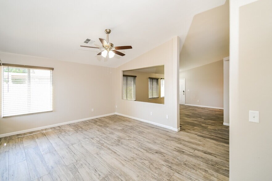Building Photo - 2717 S Ananea