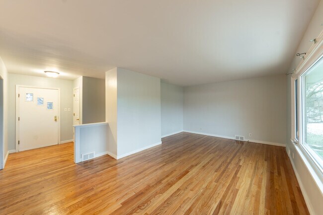 Building Photo - 18485 Ridge Rd