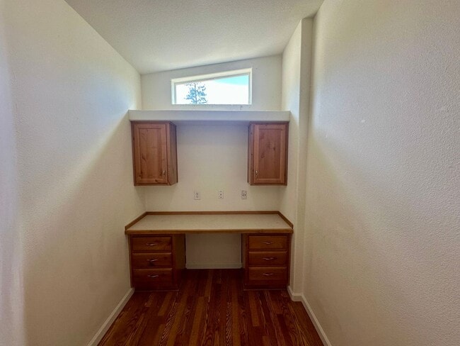 Building Photo - 3 Bedroom 2 Bath nestled in Grass Valley