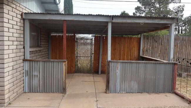 Building Photo - 90 NE Freihage Dr