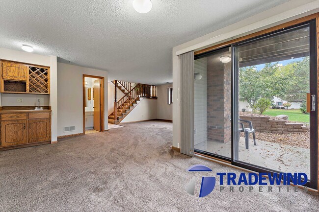 Building Photo - 560 Donegal Cir