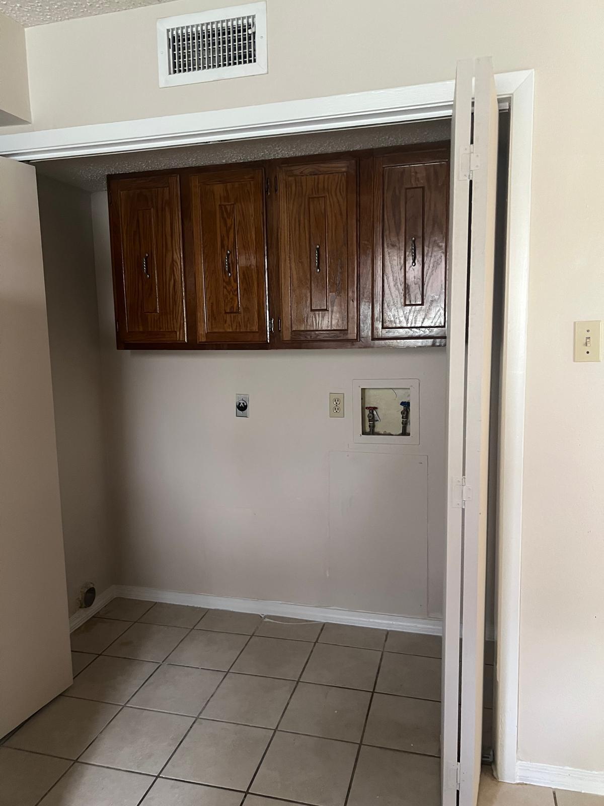 Building Photo - 909B Castle Heights Dr
