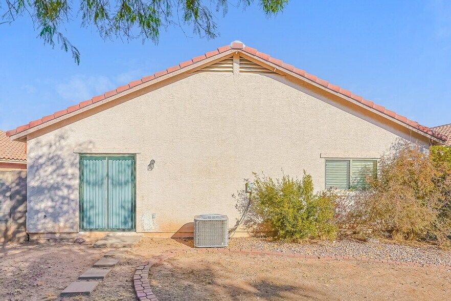 Building Photo - 8505 E Meseto Ave