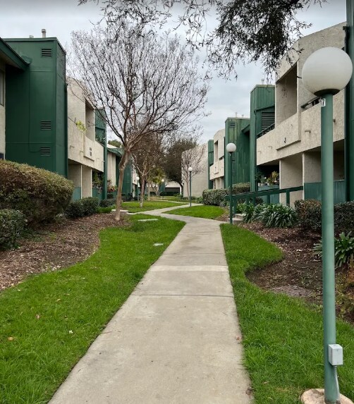 Building Photo - 15408 La Mirada Blvd