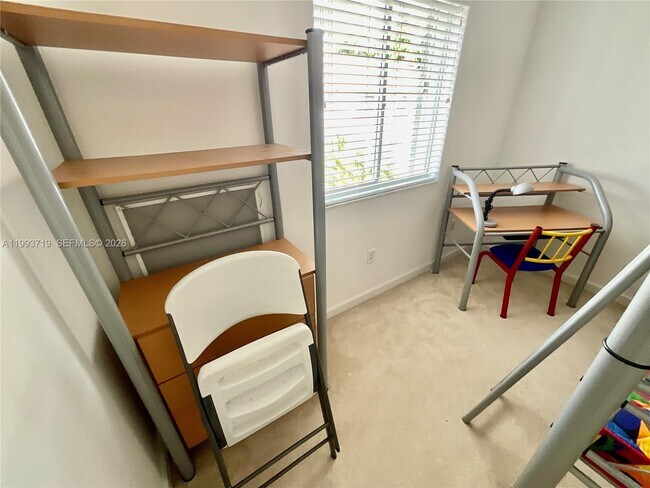 Building Photo - 5628 NW 113th Ave