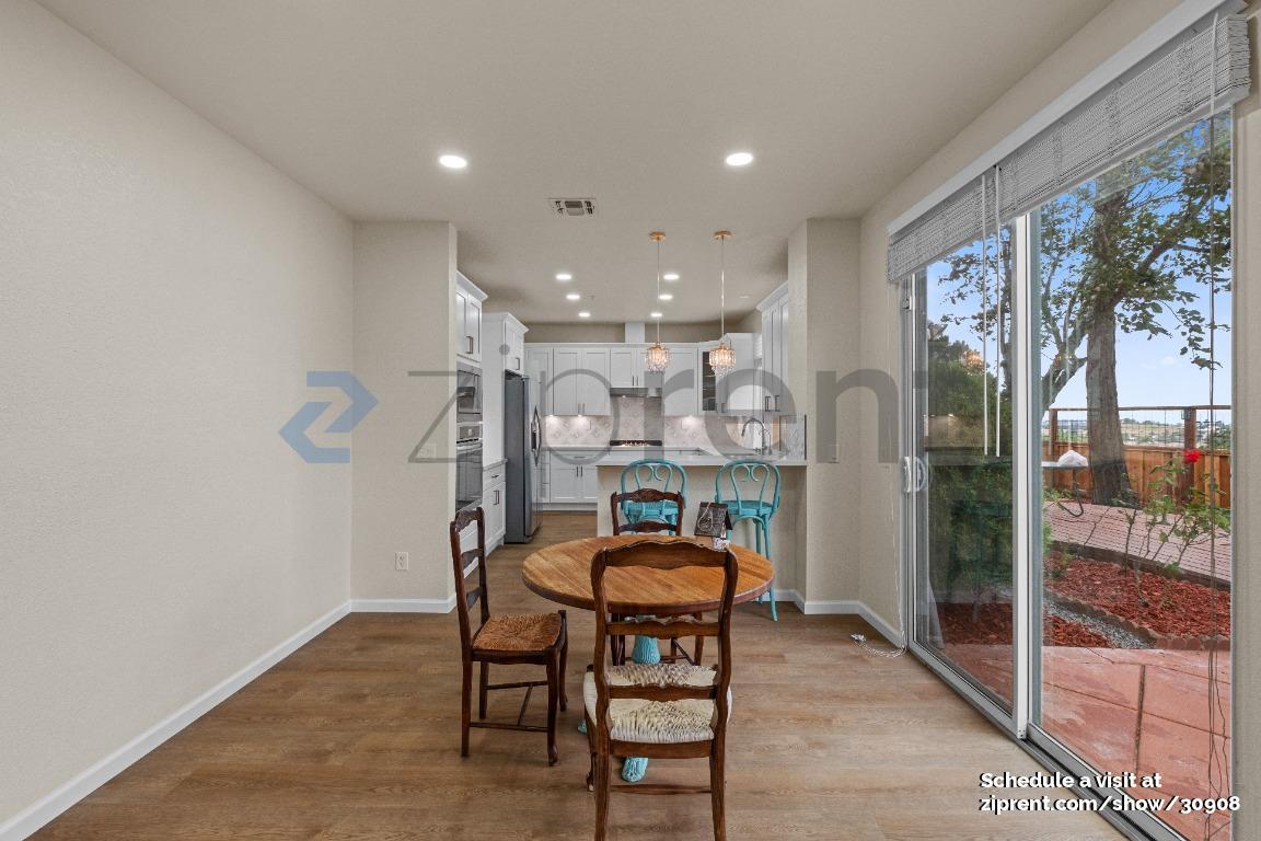 Building Photo - 1001 Sandhurst Dr