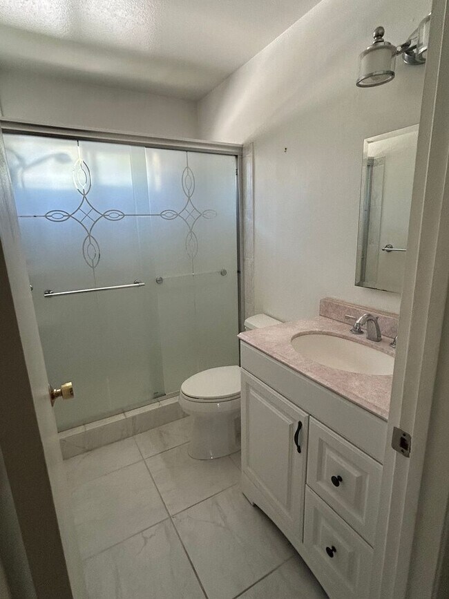 Building Photo - 8915 Salmon Falls Dr