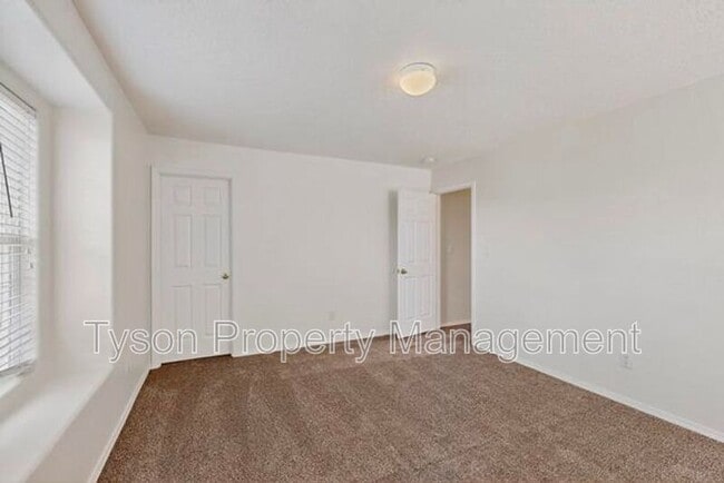 Building Photo - 1032 Clear Creek Ct