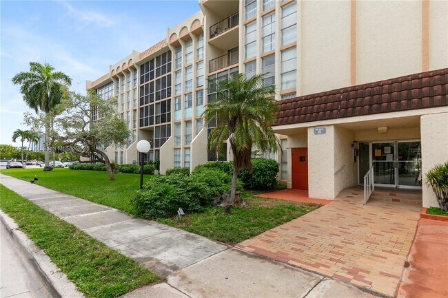 Building Photo - 2000 Atlantic Shores Blvd