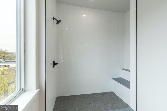 Building Photo - 2121 Bellmore St
