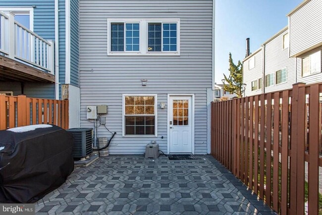 Building Photo - 1619 10th St S