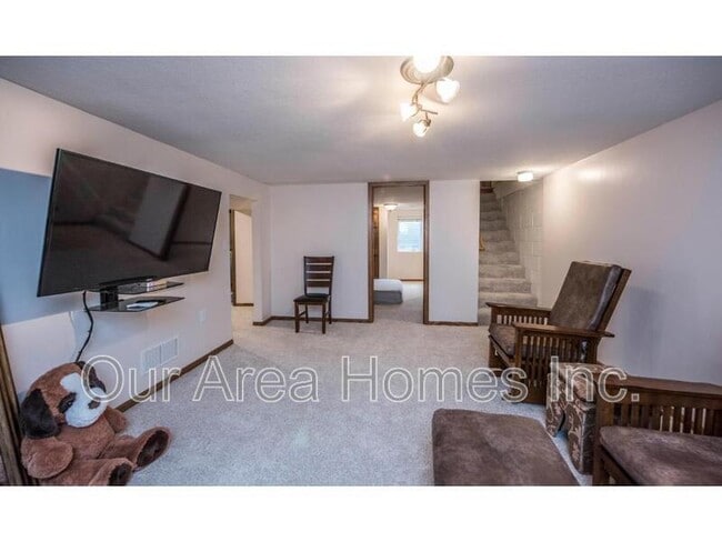 Building Photo - 3901 9th Ln