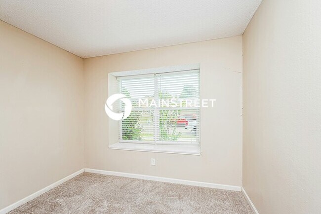 Building Photo - 4 Bedroom Pet-Friendly Home in Mesquite, TX with Main Street Renewal