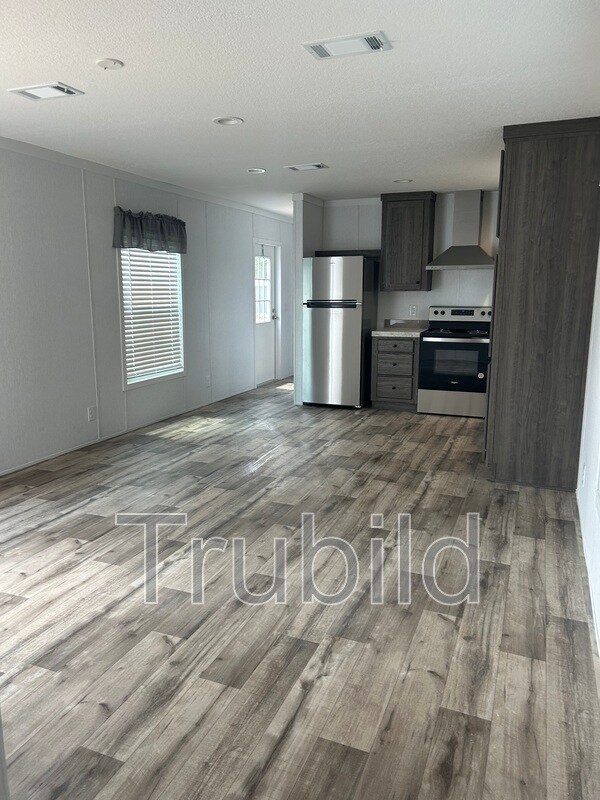 Building Photo - 96 Somerset Dr