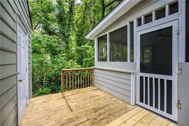 Building Photo - 61 Powers Ferry Rd