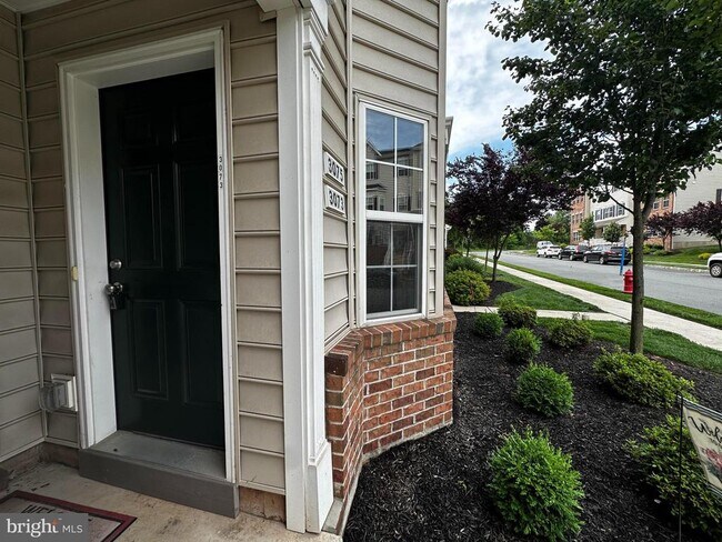 Building Photo - 3073 Goshen Dr